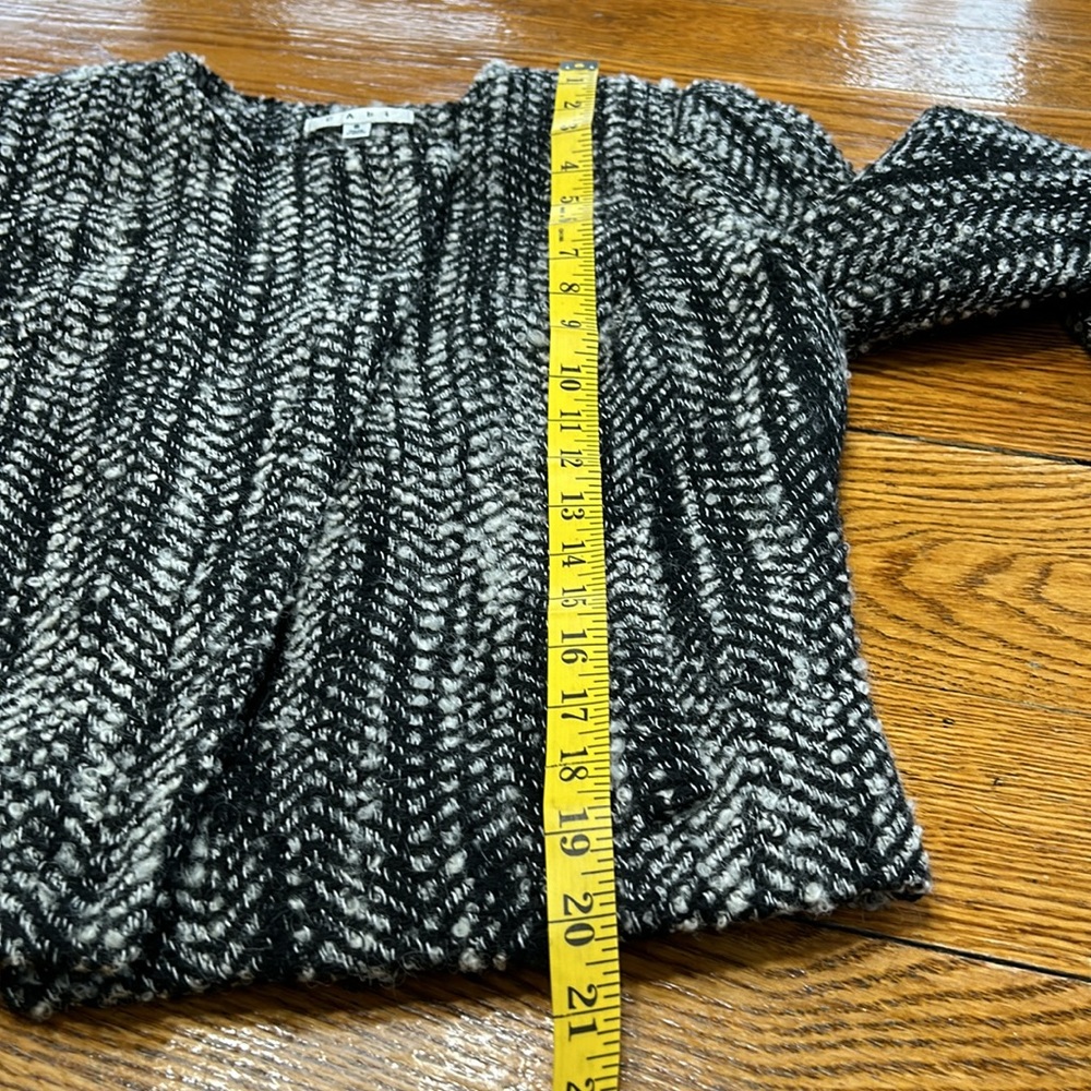 CAbi Mockingbird Tweed Moto Jacket. Zip details. Size 8. Fully lined. - Picture 9 of 15
